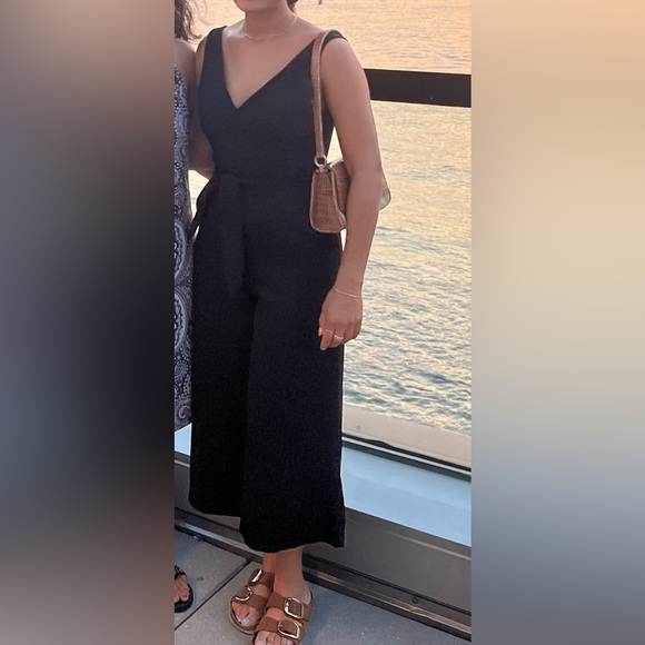 CROPPED BLACK JUMPSUIT WITH V NECKLINE - Picture 2 of 2